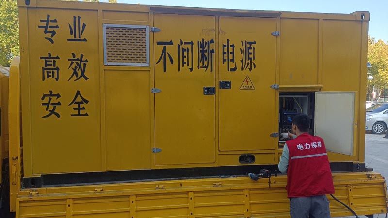 黔南柴油发电机组和UPS电源配合使用时，如何避免切换过程中的电力中断？